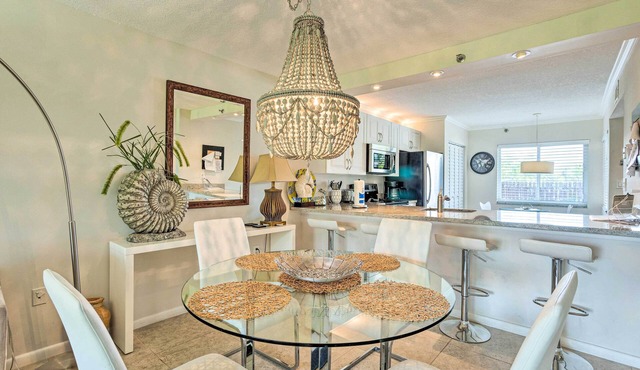 Jupiter Condo w/Pool Access, Walk to Beach!