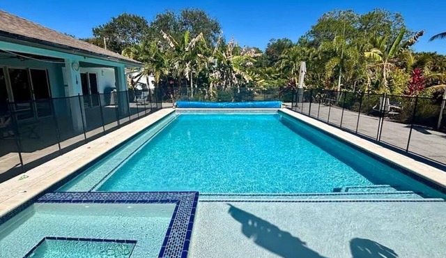 Jupiter Fun Family Heated Pool Home Fire Pit