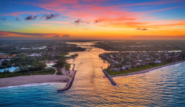 JupRent's Bella Paradise - Prime Location -Beach Ocean Golf Fishing - 2Bed/2Bath
