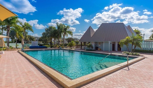 JupRent's Coastal Paradise - Steps to Beach, Golf, Fishing, Parks - 2Bed/2Bath