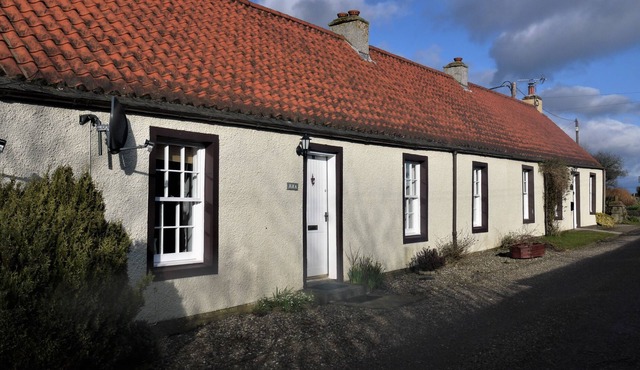 Jura Cottage pet friendly sleeps 4 near St Andrews