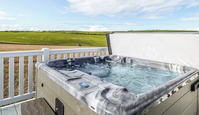 Jura Lodge with Hot Tub