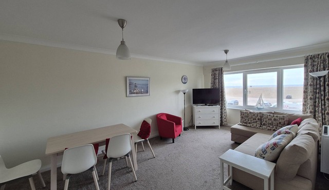 JURASSIC VIEW, romantic, country holiday cottage in West Bay