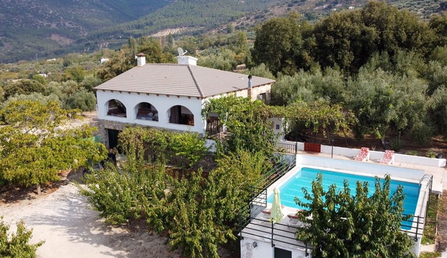 Jurinea House Lift with private pool