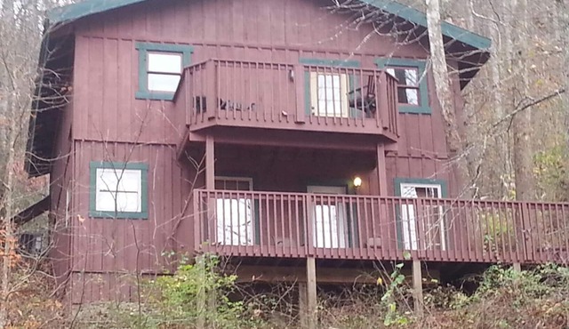 Just 1 mile from Natural Bridge State Park!