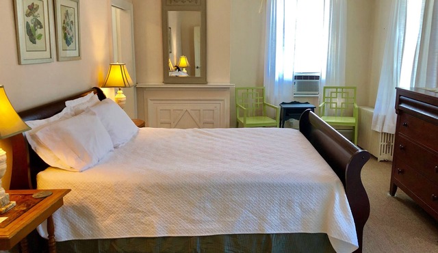 Just 10 min. from Ithaca & Cornell, Room 7