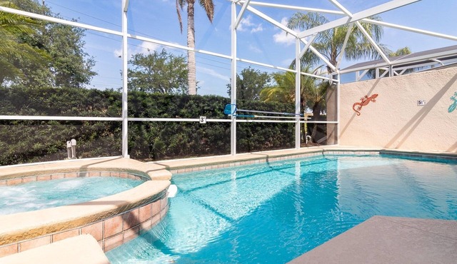 Just 18 Miles to Disney! Spacious 5BR Family Villa. Private Pool/Spa Sleeps 12