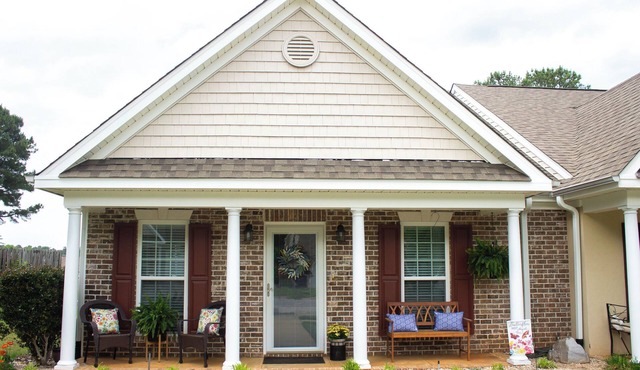 Just 18 mins from The Augusta National Golf Course and just 3 mins from SRP Park