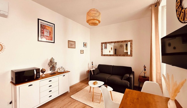 Just 2 minutes from the Arena! Studio with A/C/Wifi