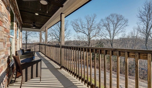 Just 20 min to Nashville! Amazing views! Peaceful setting!