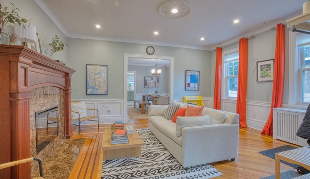 Just 3 Blocks to Prospect Park – Comfy King Beds, Outdoor Space & Free Parking