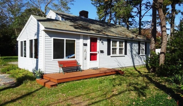 Just .3 Mile to Sea Street Beach on Nantucket Sound! (2041)