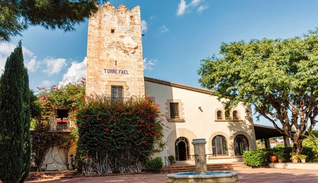 Just 5 minutes from the beach, 15 minutes from Barcelona, Luxury villa