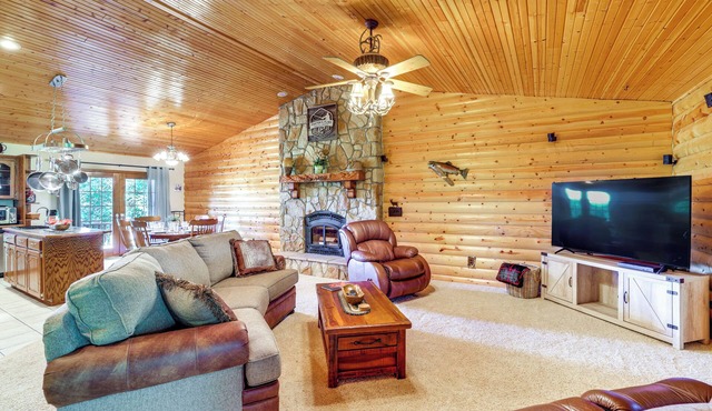 'Just a Cast Away' Cassville Cabin w/Covered Deck