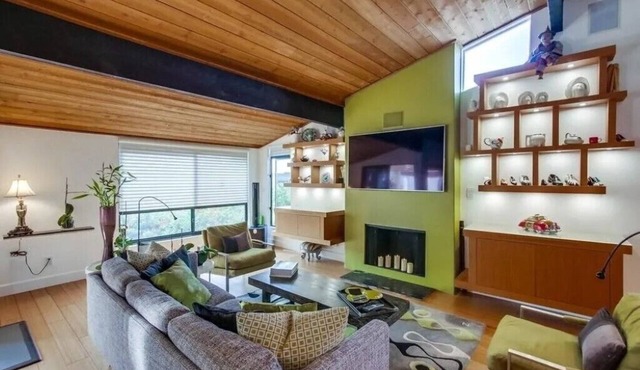 Just a few steps to stairs to ocean! Gated. The Sanctuary at South Sierra