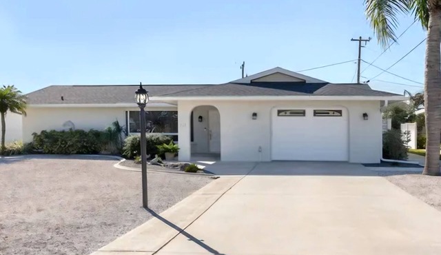 Just a mintute walk to the beach!