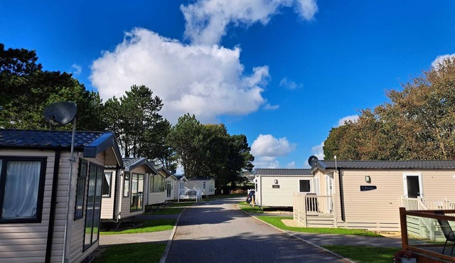 Just a stone's throw from Par Beach & its scenic coastal paths,