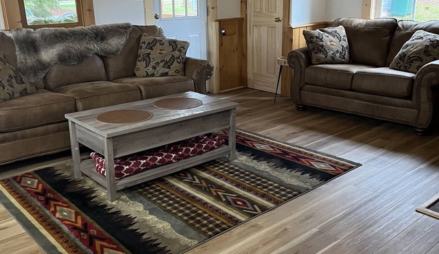 Just available Jan 15- 20 weekend Renovated Cabin , 0.1 Mi to Inlet Center