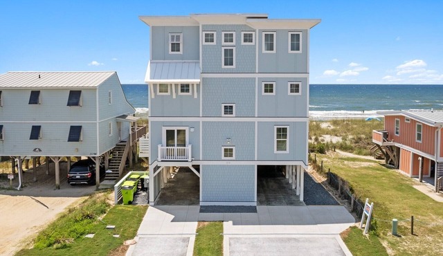 Just Be Cuz: An oceanfront 8-bedroom retreat in Oak Island, perfect for 20 guests.