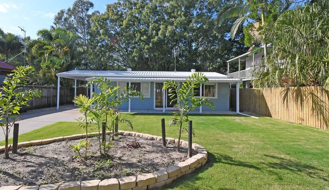 Just Beachy - 2BR - Close to Beach - WIFI - Renovated