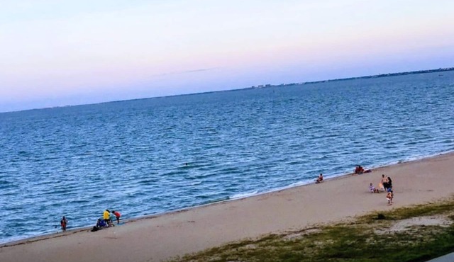 "Just Beachy" Condo!