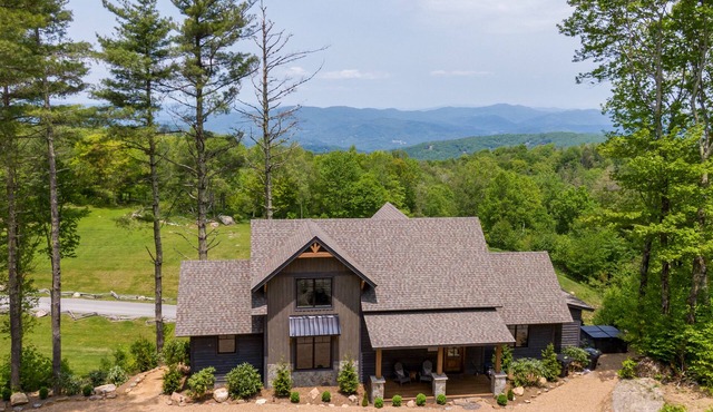 Just Bluffin' at Eagles Nest - Hot Tub, Views, Firepit, Pets