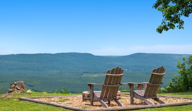 Just Bluffin’ at Mentone-Hot tub for two w/brow views!