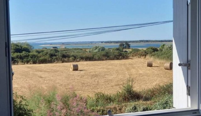 Just breathe and rest, nice walk on the coastal path shops reachable by foot