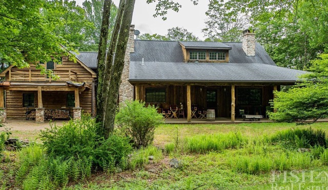 Just bring your family and relax at "Glen Eagles Lodge" in Eagles Mere