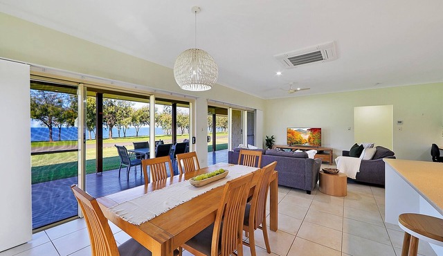 Just come, relax and forget about the world in this oceanfront oasis