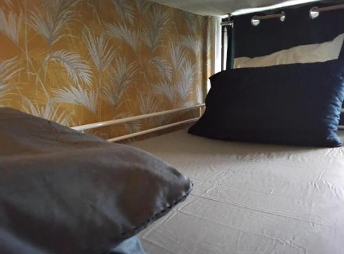 Just for sleep Male Hommes shared room daily stay 8 pm to 10 am