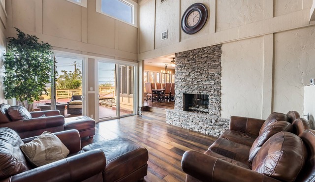 Just in time for SUPER BOWL! Mansion with Luscious Strip Views!