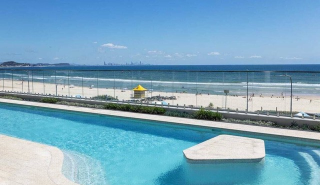 Just in time for Xmas! Luxury Escape in the heart of the Southern Gold Coast