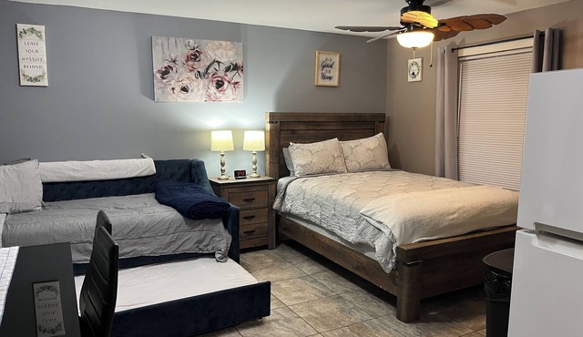 Just Like Being At Home- Newly Renovated Unit