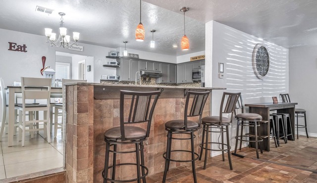 Just Like Home #9: Heart of OKC Spacious Stay for 14 w/swimming pool and b-ball
