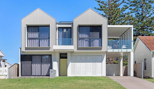 Just listed - Beachside - 5 bedroom - 1 min walk to beach - 1 & 3/4hrs Sydney