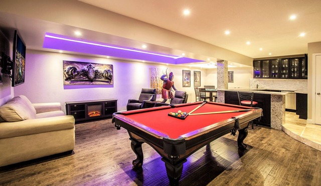 Just Listed! - Beautiful 4 Bed 3 Bath Close To Strip W/pool/spa/gameroom