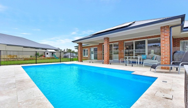 Just Listed - Huntlee Hunter Cottage with Firepit + Pool + WIFI!