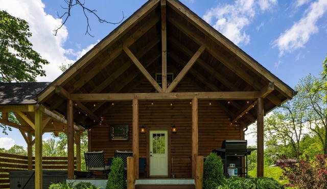 Just minutes away from Hocking Hills parks!