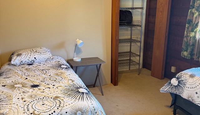 Just minutes from Green Sands Beach and Volcano!