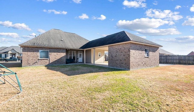 Just minutes from LSU, SU & Downtown Baton Rouge!