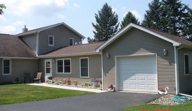 Just minutes from restaurants, beaches, and shopping.