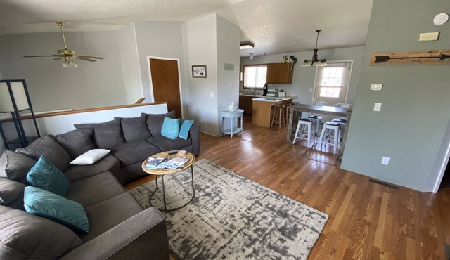 Just minutes from the airport & SoDak attractions!