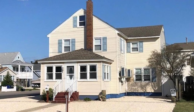 Just moments from the Causeway Bridge this charming spacious five-bedroom – 2.