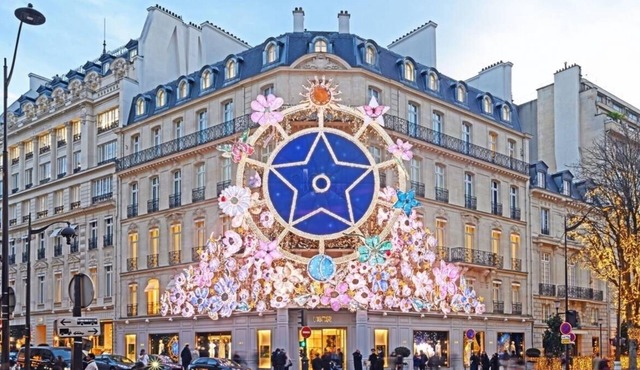 JUST MOMENTS FROM THE ICONIC CHAMPS-ÉLYSÉES & AVENUE MONTAIGNE - 2 BEDROOM