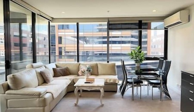 Just moments from Yarra River waterfront and Marvel Stadium!