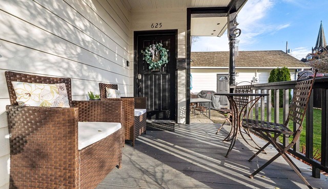 Just off 6th Ave! Beautifully Renovated Home! Close to UPS.