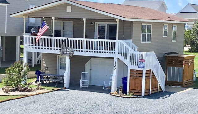 JUST OFF A FRESH RENOVATION, THIS HOME IS READY FOR YOUR VACATION MEMORIES!!