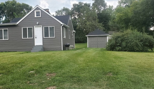 Just Off The Lake Comfy Cottage