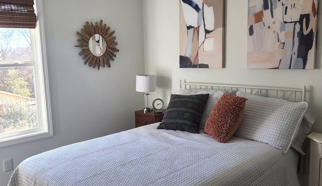 Just One Mile to Campus and Downtown Athens - Contemporary BR & private BA